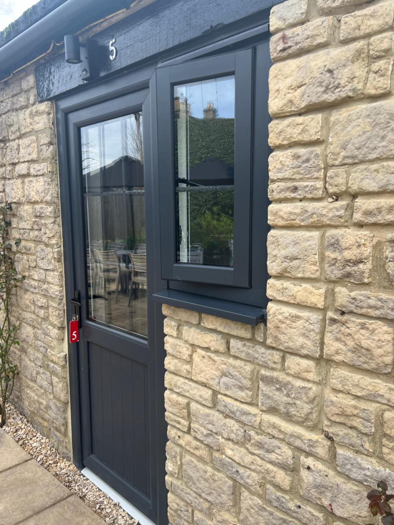 Priory Tearooms Burford With Rooms Exteriör bild