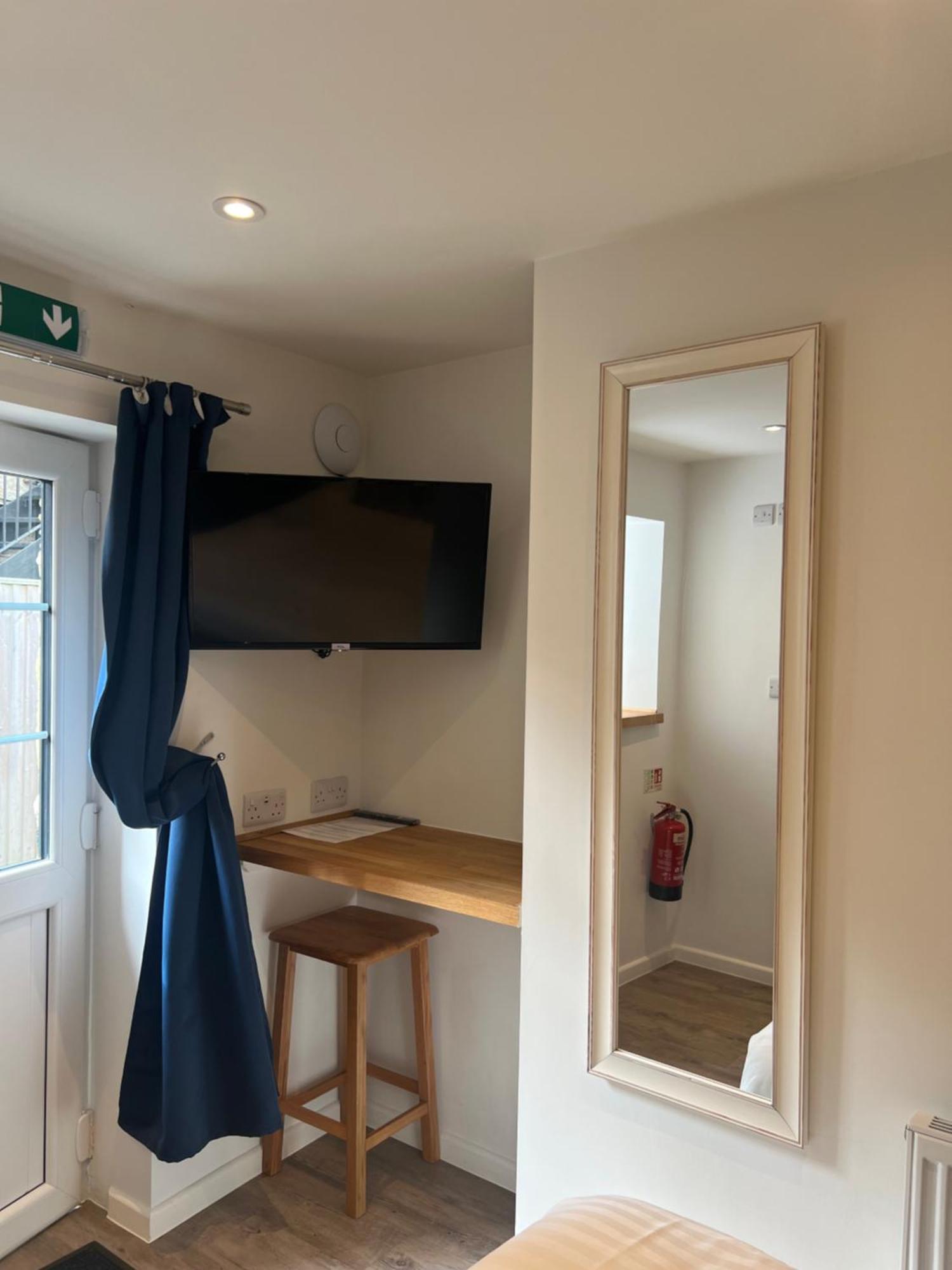Priory Tearooms Burford With Rooms Exteriör bild
